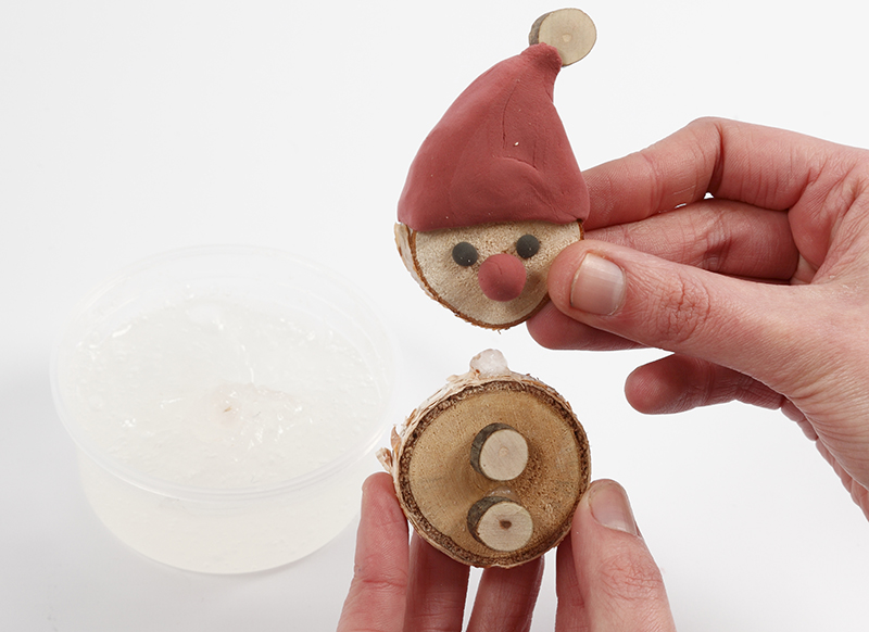 Knutselidee / Knutseltip: Kerstkabouters van houten schijven