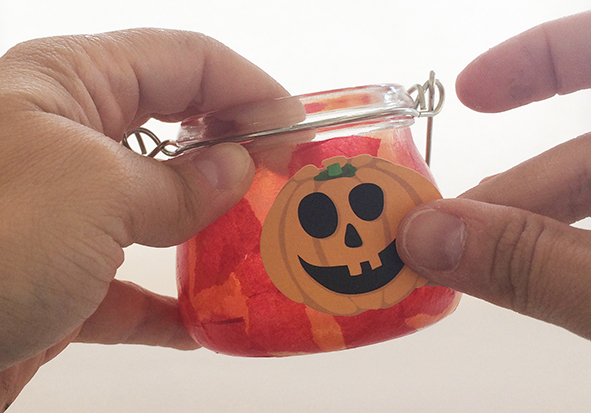 Knutselidee / Knutseltip: Lantaarn voor Halloween met zijdepapier