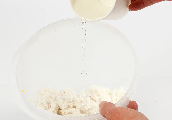 Knutselidee / Knutseltip: Een vaasje bekleed met papier-mâché