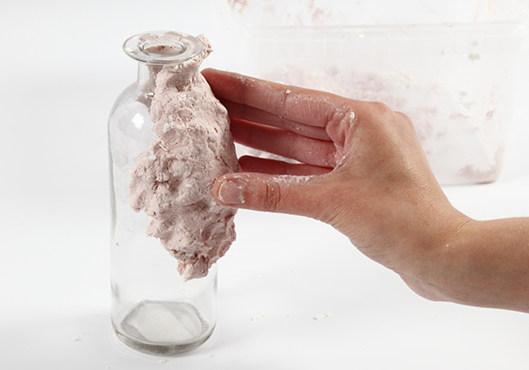 Knutselidee / Knutseltip: Een vaasje bekleed met papier-mâché