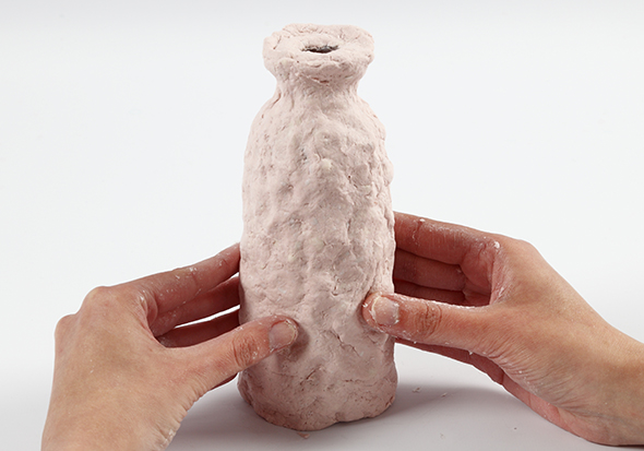 Knutselidee / Knutseltip: Een vaasje bekleed met papier-mâché