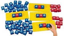 Taalspel - woordpuzzel - letterblokken en basisplaten - eerste woordjes - per spel