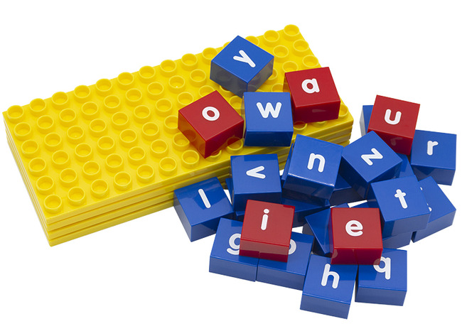 Spel - taalspel - Lakeshore Learning - Woordpuzzel - letterblokken en basisplaten - eerste woordjes - per spel