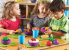 Speelgoed - imitatievoeding - Learning Resources New Sprouts Classroom Play Food Set - eetset - kunststof - met opbergkist - set van 101 assorti