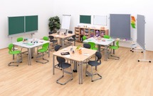 Tafel - Driehoek - 113 cm x 80 cm x 76 cm - onderstel ral 9006 (aluminium grijs) - blad beuk - per stuk