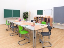 Tafel - Driehoek - 113 cm x 80 cm x 58 cm - onderstel ral 4003 (roze) - blad beuk - per stuk