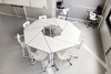 TAFEL - DRIEHOEK - 80 X 80 X 113 CM