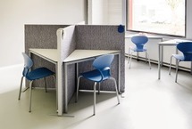 TAFEL - DRIEHOEK - 80 X 80 X 113 CM