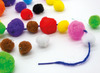 Decoratie - rijgpompons - kraalpompons - gekleurd - 1,5 cm tot 4 cm diameter - set van 200 assorti