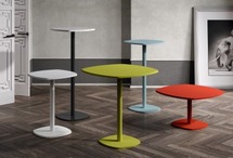 TAFEL - CENTRALE VOET - UNIKLEUR - 70 X 70 CM - 76 CM