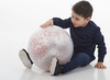 Bal - transparante reuzenbal met kleurrijke snippers - 40 cm diameter - per stuk