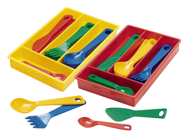 COUVERTS EN PLASTIQUE DANS UN BAC - SET/32