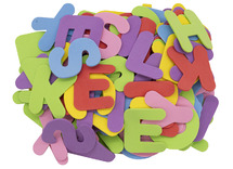 figuren - letters - Apli - 50 mm - foam - gekleurd - set van 104