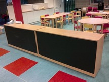 KAST - OPTIE - KRIJTBORD OP ACHTERWAND